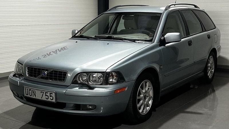 Ljusgrön Begagnad 2003 Volvo V40 Kombi | 9 900 kr (Superpris) - Bild 1/4