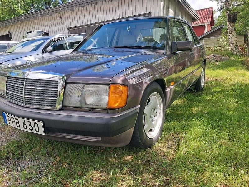 Begagnad 1992 Mercedes 190 Sedan | 45 000 kr - Bild 1/3