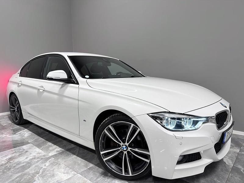 Begagnad BMW 330e M Sport 184 HK (135 kW) 2017 Vit Sedan