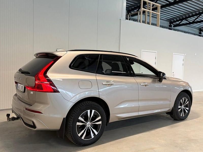 Begagnad Volvo XC60 Plus 350 HK (257 kW) 2023 Grå SUV