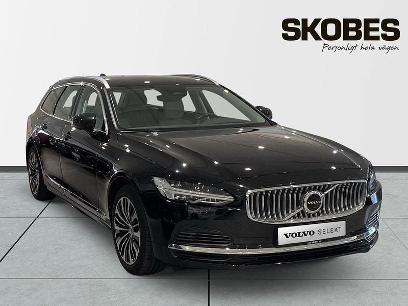 Svart Begagnad 2023 Volvo V90 Core Kombi | 419 500 kr (Marknadspris) - Bild 1/3