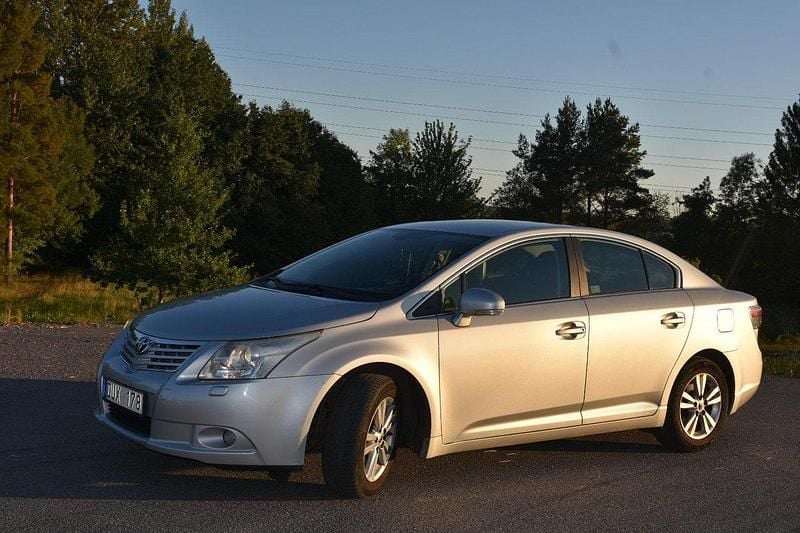 Silver Begagnad 2011 Toyota Avensis Sedan | 140 000 kr (Marknadspris) - Bild 1/4