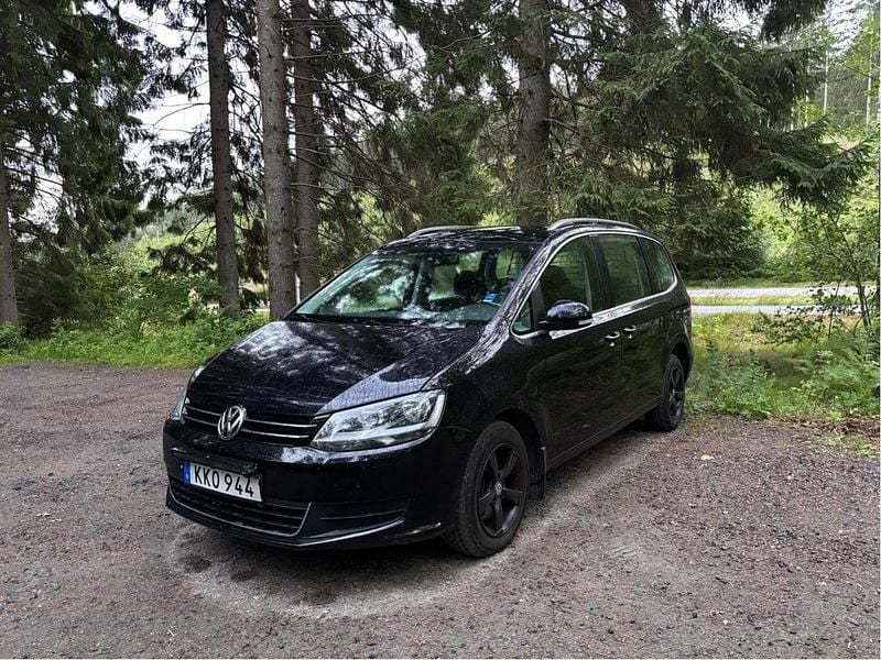 Svart Begagnad 2014 VW Sharan Minibuss | 113 000 kr (Bra pris) - Bild 1/4