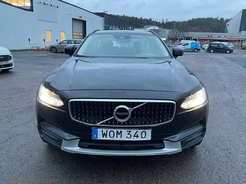 Begagnad Volvo V90 CC 190 HK (139 kW) 2018 Svart Kombi
