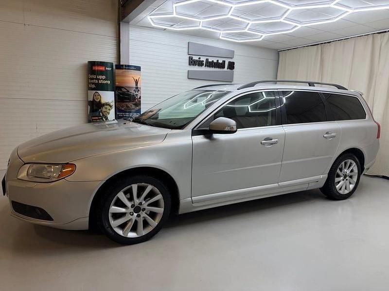 Begagnad Volvo V70 Momentum 163 HK (119 kW) 2011 Ljusgrå Kombi