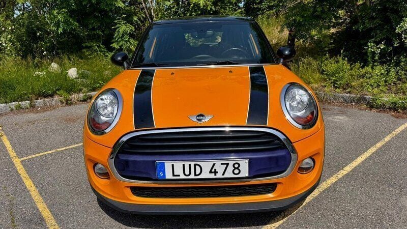 Orange Begagnad 2016 Mini Cooper Pepper Halvkombi | 142 000 kr (Marknadspris) - Bild 1/4