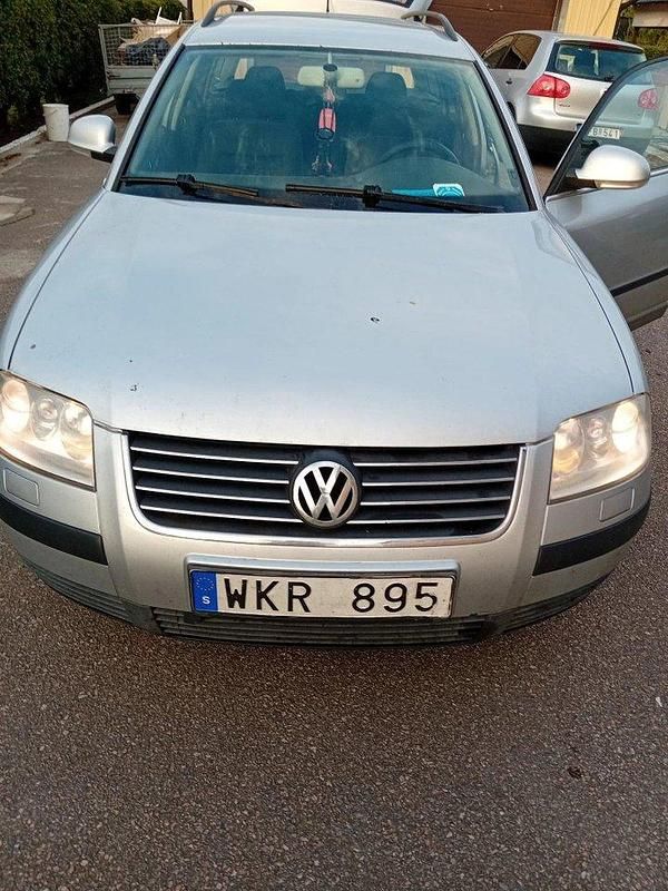 Silver Begagnad 2005 VW Passat Trendline Kombi | 8 000 kr (Superpris) - Bild 1/4