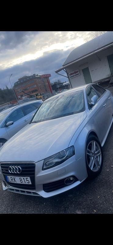 Silver Begagnad 2011 Audi A4 Sedan | 71 900 kr (Bra pris) - Bild 1/4