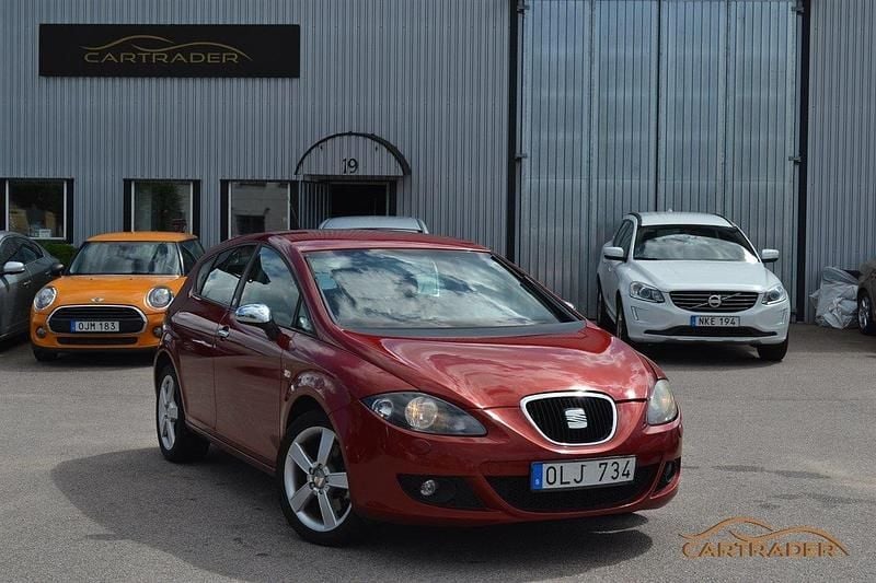 Röd Begagnad 2006 Seat Leon Reference Halvkombi | 39 900 kr (Marknadspris) - Bild 1/4