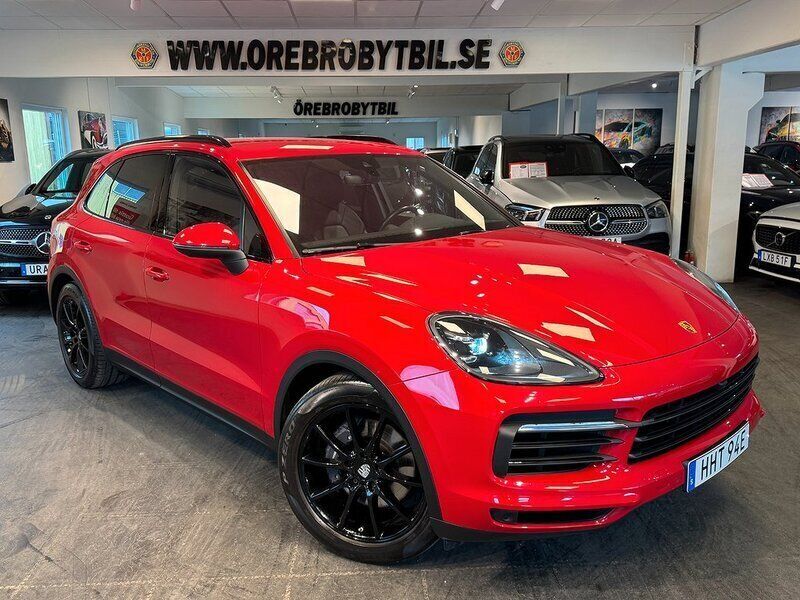 Röd Begagnad 2022 Porsche Cayenne Sport SUV | 839 900 kr (Bra pris) - Bild 1/4