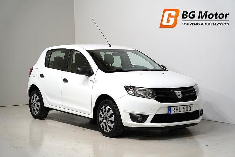 Vit Begagnad 2016 Dacia Sandero Halvkombi | 69 900 kr (Marknadspris) - Bild 1/4