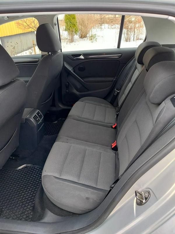 Begagnad VW Golf VI 102 HK (75 kW) 2011 Halvkombi