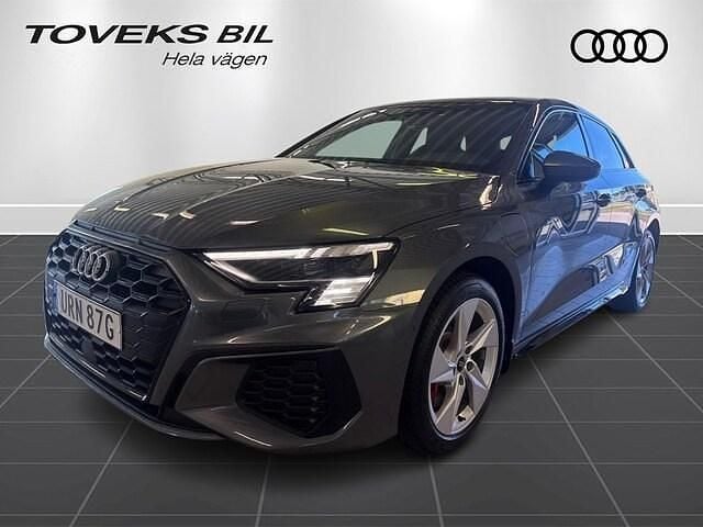 Daytonagrå pärleffekt Begagnad 2021 Audi A3 Sportback e-tron S-Line Sedan | 279 000 kr (Bra pris) - Bild 1/4