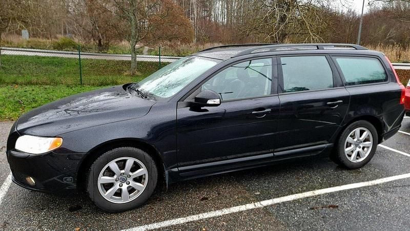 Svart Begagnad 2009 Volvo V70 Momentum Kombi | 37 000 kr (Superpris) - Bild 1/4