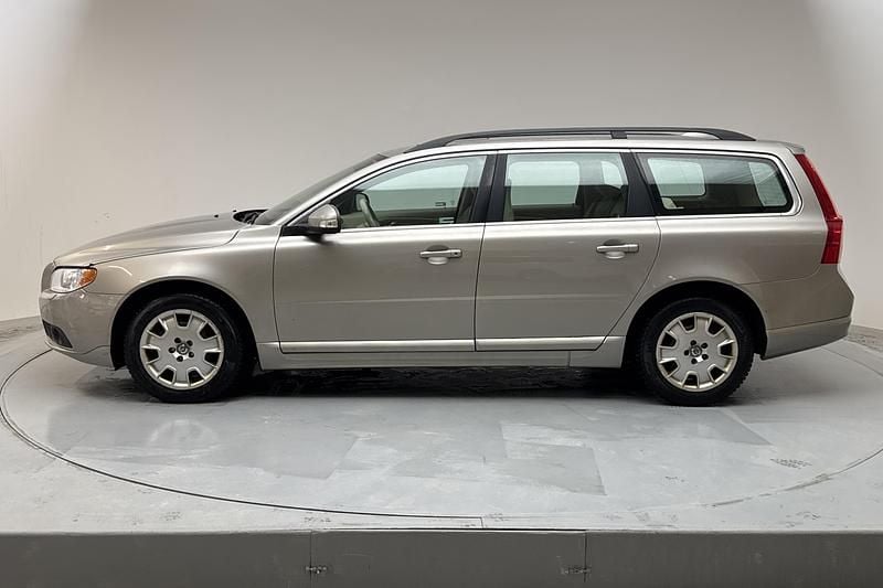 Begagnad Volvo V70 Momentum 136 HK (100 kW) 2010 Ljusbrun Kombi