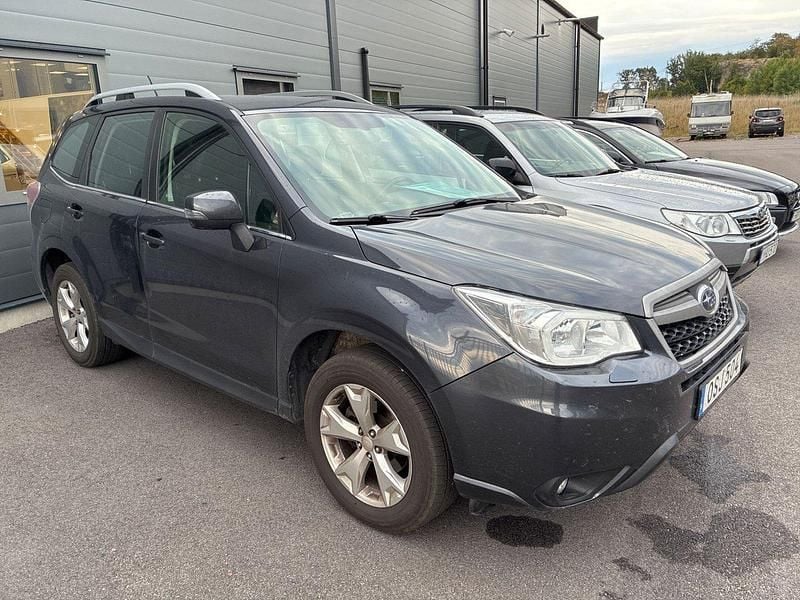 Mörkgrå Begagnad 2015 Subaru Forester SUV | 159 000 kr (Bra pris) - Bild 1/1