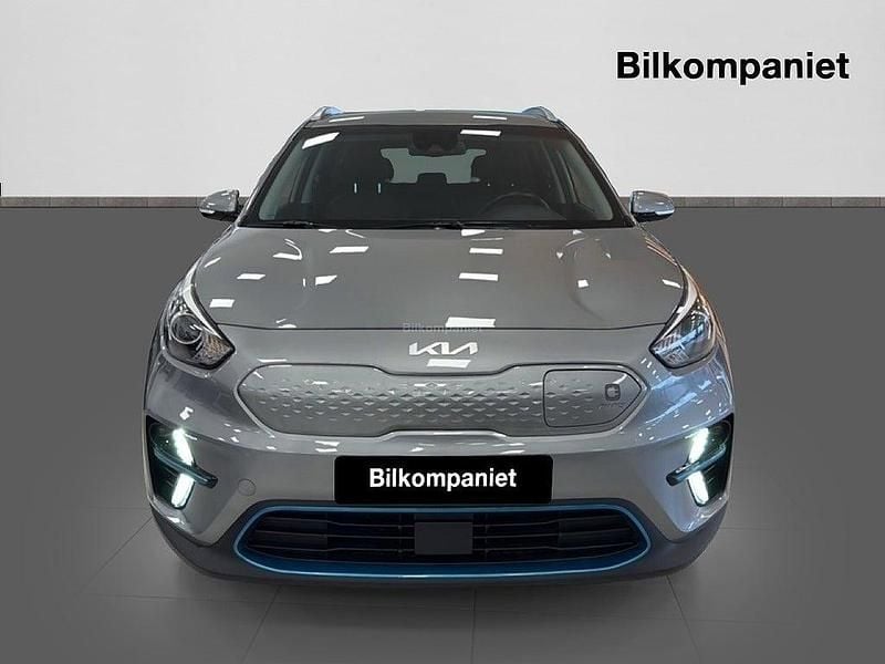Grå Begagnad 2022 Kia e-Niro Advance SUV | 269 800 kr (Marknadspris) - Bild 1/4