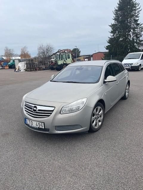 Grå Begagnad 2011 Opel Insignia Edition Kombi | 39 500 kr (Marknadspris) - Bild 1/4