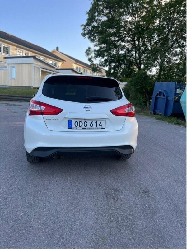 Vit Begagnad 2017 Nissan Pulsar Halvkombi | 102 000 kr (Lite dyr) - Bild 1/4