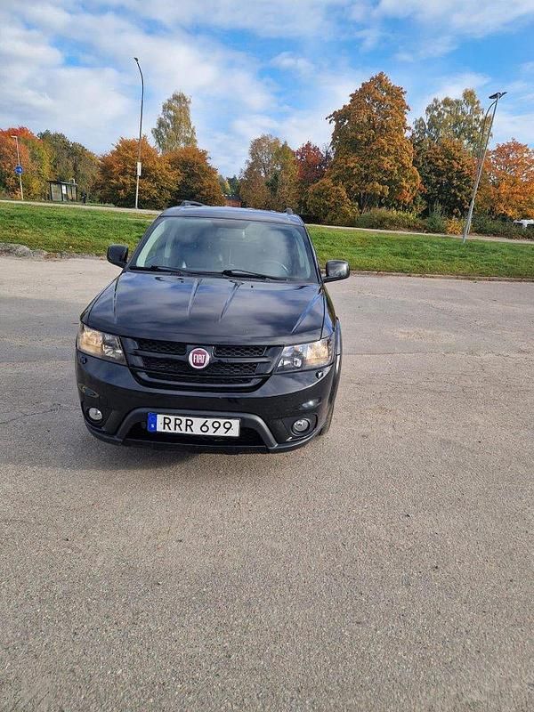 Svart Begagnad 2014 Fiat Freemont SUV | 116 000 kr (Marknadspris) - Bild 1/4