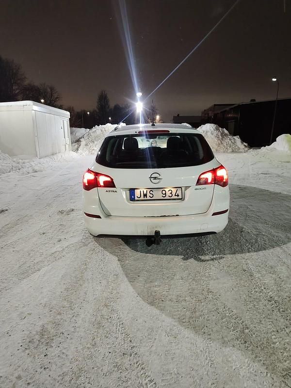 Begagnad Opel Astra 125 HK (91 kW) 2011 Kombi