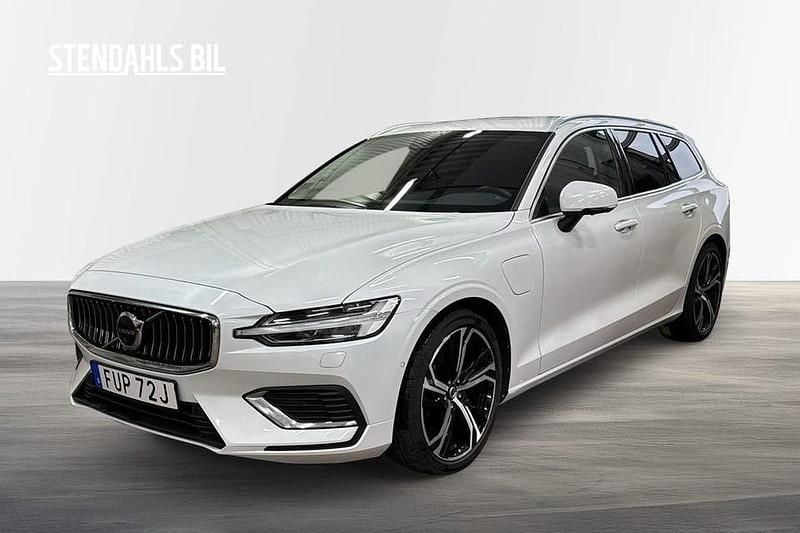Vit Begagnad 2023 Volvo V60 Plus Kombi | 379 000 kr (Lite dyr) - Bild 1/4