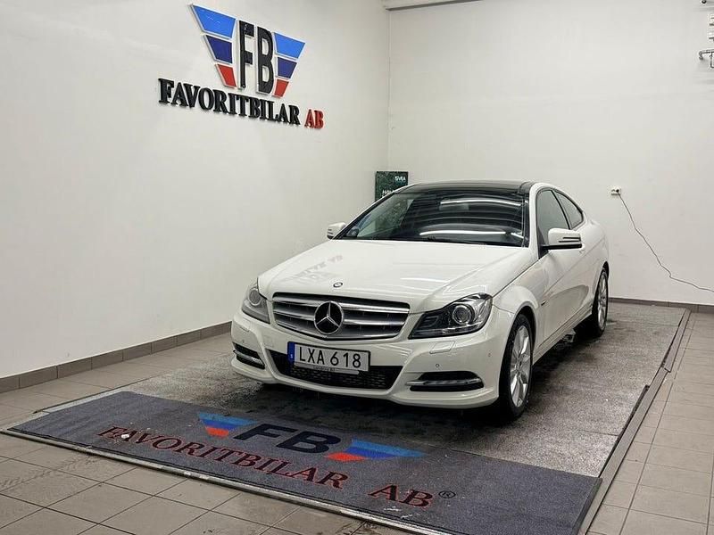 Begagnad Mercedes C180 156 HK (114 kW) 2011 Vit Sportkupé