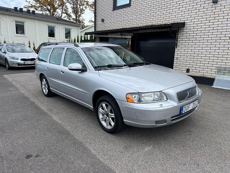 Silver Begagnad 2008 Volvo V70 Kinetic Kombi | 59 900 kr (Marknadspris) - Bild 1/4