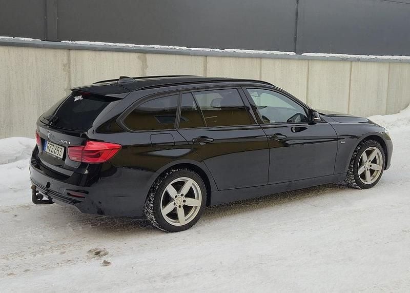 Begagnad BMW 320 Sport Line 190 HK (139 kW) 2017 Svart Kombi