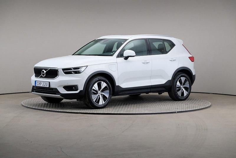 Vit Begagnad 2020 Volvo XC40 Momentum SUV | 265 000 kr (Superpris) - Bild 1/4