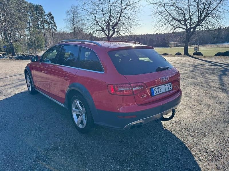 Begagnad Audi A4 Allroad 177 HK (130 kW) 2012 Röd Kombi