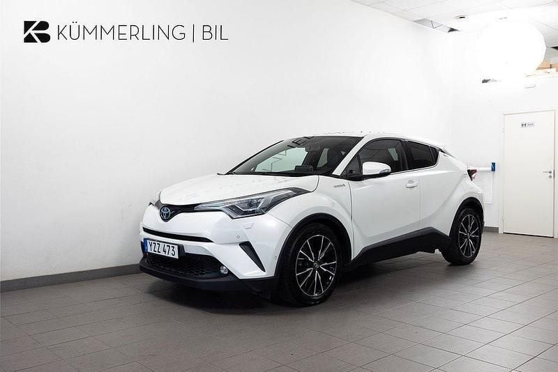Vit Begagnad 2017 Toyota C-HR Executive SUV | 167 900 kr (Marknadspris) - Bild 1/4