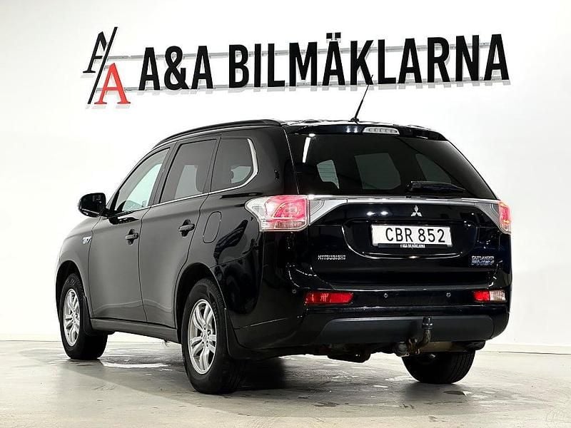 Begagnad Mitsubishi Outlander P-HEV 121 HK (88 kW) 2014 Svart SUV