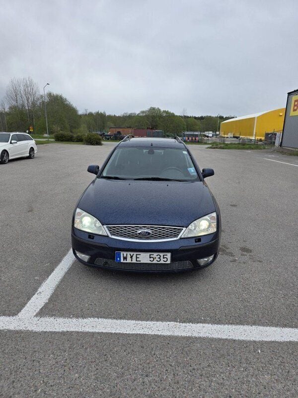 Blå Begagnad 2005 Ford Mondeo Kombi | 18 000 kr (Marknadspris) - Bild 1/4
