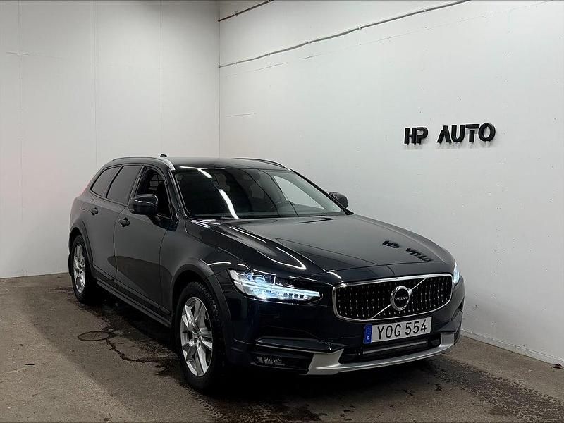 Grå Begagnad 2017 Volvo V90 CC Momentum Kombi | 309 500 kr (Bra pris) - Bild 1/4