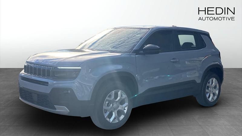 Grå (grey) Ny 2025 Jeep Avenger Altitude SUV | 406 800 kr - Bild 1/4