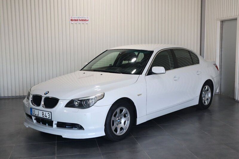 Vit Begagnad 2003 BMW 530 Sedan | 59 000 kr (Marknadspris) - Bild 1/4