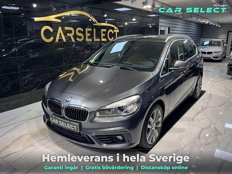 Grå Begagnad 2015 BMW 220 Active Tourer Minibuss | 159 900 kr - Bild 1/4