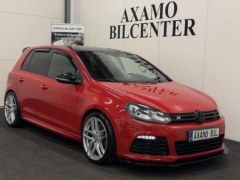 Röd Begagnad 2010 VW Golf VI R Halvkombi | 149 900 kr - Bild 1/4