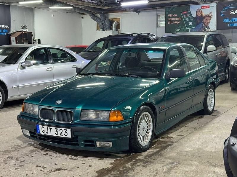 Begagnad BMW 320 150 HK (110 kW) 1993 Grön Sedan