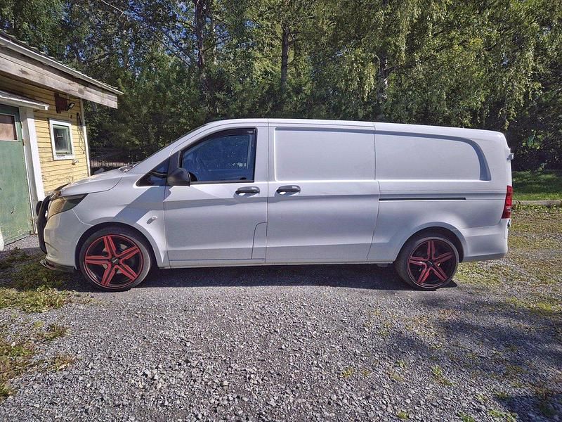 Begagnad 2018 Mercedes Vito Minibuss | 188 000 kr - Bild 1/4