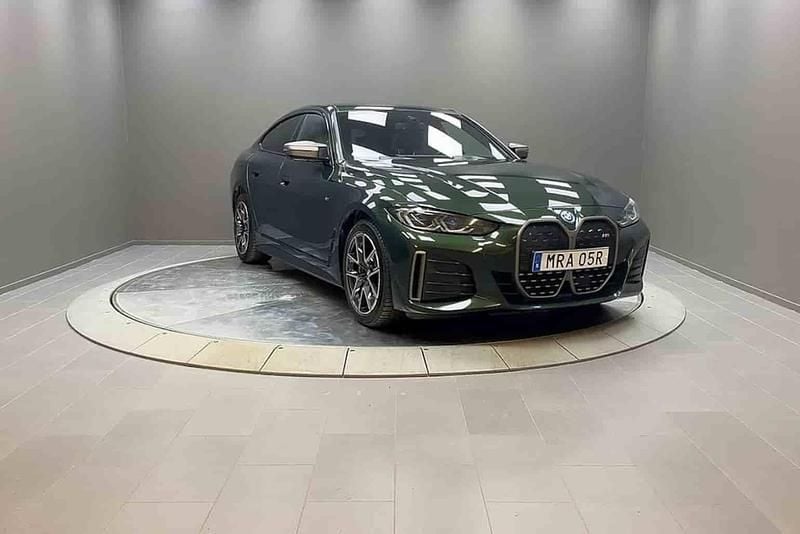Grön Begagnad 2023 BMW i4 Sedan | 489 000 kr (Marknadspris) - Bild 1/1