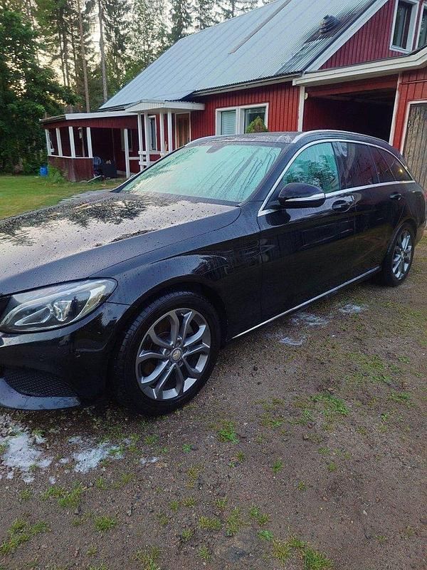 Svart Begagnad 2015 Mercedes C220 Kombi | 149 000 kr (Marknadspris) - Bild 1/4
