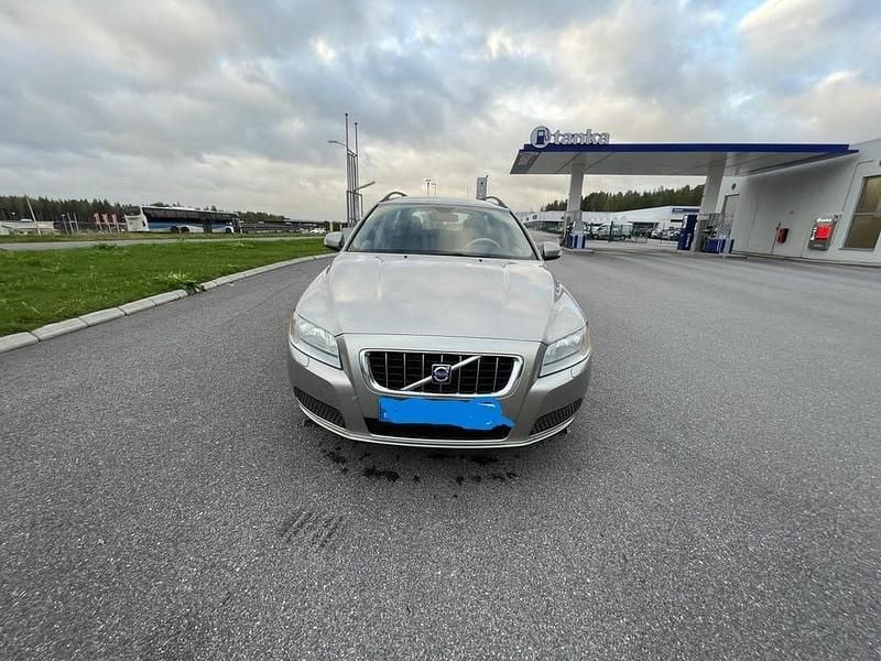 Begagnad Volvo V70 Kinetic 146 HK (107 kW) 2008 Kombi