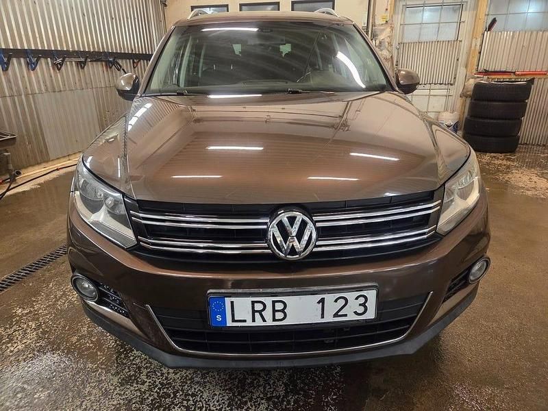 Begagnad VW Tiguan 160 HK (117 kW) 2012 Brun SUV