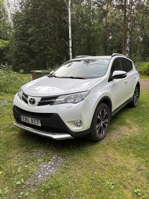 Vit Begagnad 2015 Toyota RAV4 Edition SUV | 102 000 kr (Bra pris) - Bild 1/3