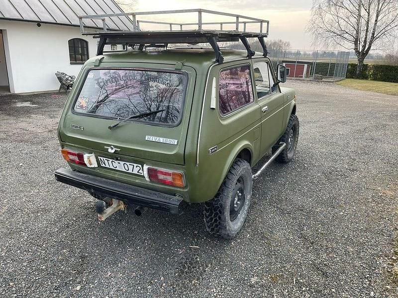 Begagnad Lada niva 78 HK (57 kW) 1988 Krokodilgrön SUV