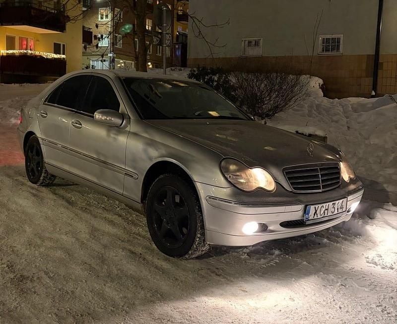 Begagnad Mercedes C240 Elegance 170 HK (125 kW) 2004 Sedan