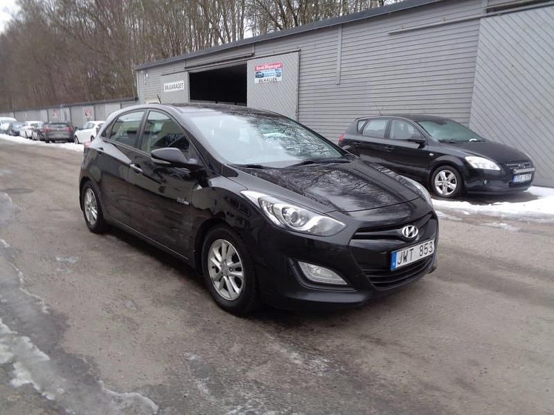 Begagnad Hyundai i30 110 HK (80 kW) 2013 Svart Halvkombi