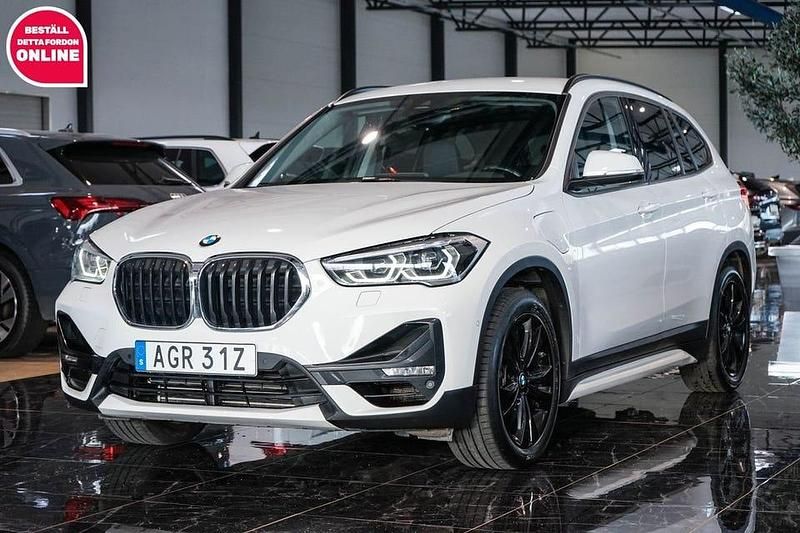 Vit Begagnad 2022 BMW X1 Sport Line SUV | 294 500 kr - Bild 1/3